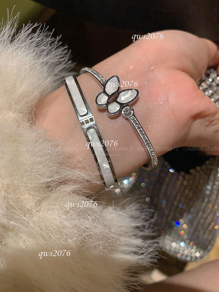 Designer armband titanium staal kleurloze vlinder imitatie Fritillaria armband hoogwaardige nieuwe handwerkarmband voor dames