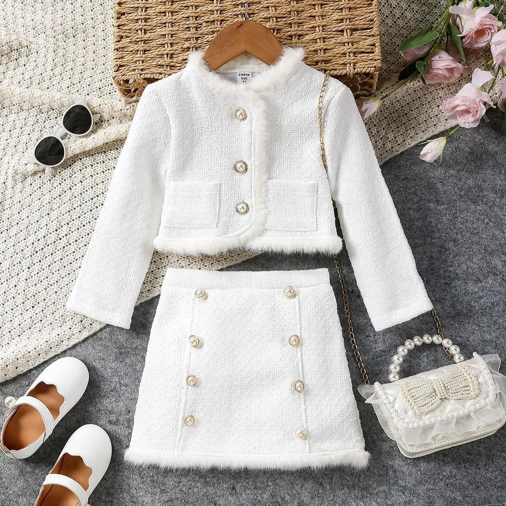 Set di abbigliamento 2 pezzi Set di abbigliamento per bambina per bambini Temperamento di moda Autunno Inverno Manica lunga Giacca cortaGonna in peluche per bambina 3-7 anni 231219