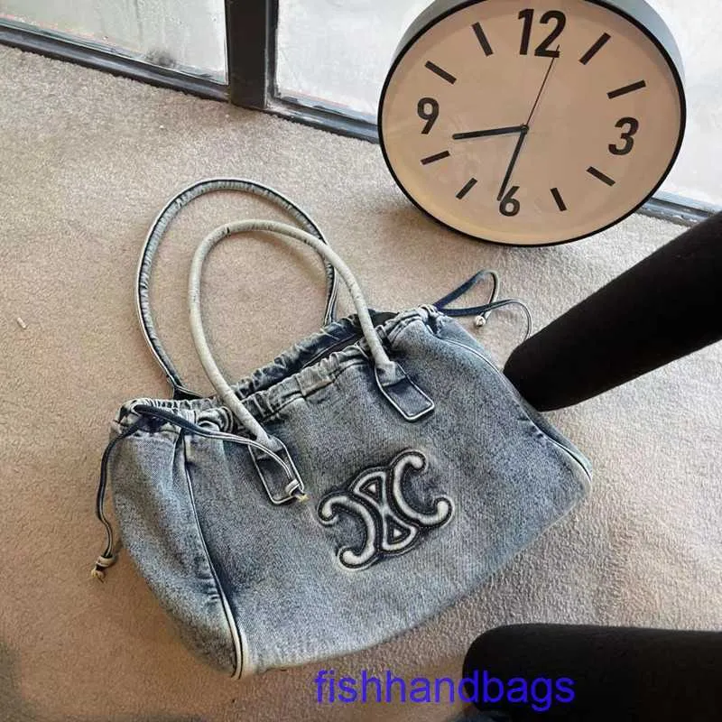 Luxus -Designer -Einkaufstaschen Celins Online -Shop 2023 Herumn Winter Neue Denim -Tasche Abfall Bodenwaschung Waschlöhe Unterarm Schulter mit echtem Logo