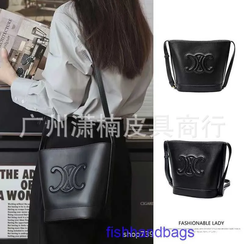 Оптовая топ -топ оригинальный Celins's Tote Bags Online Shop Arc De Triomphe Bucket Bag Сумка Новая кожаная женская цветочный цветок.