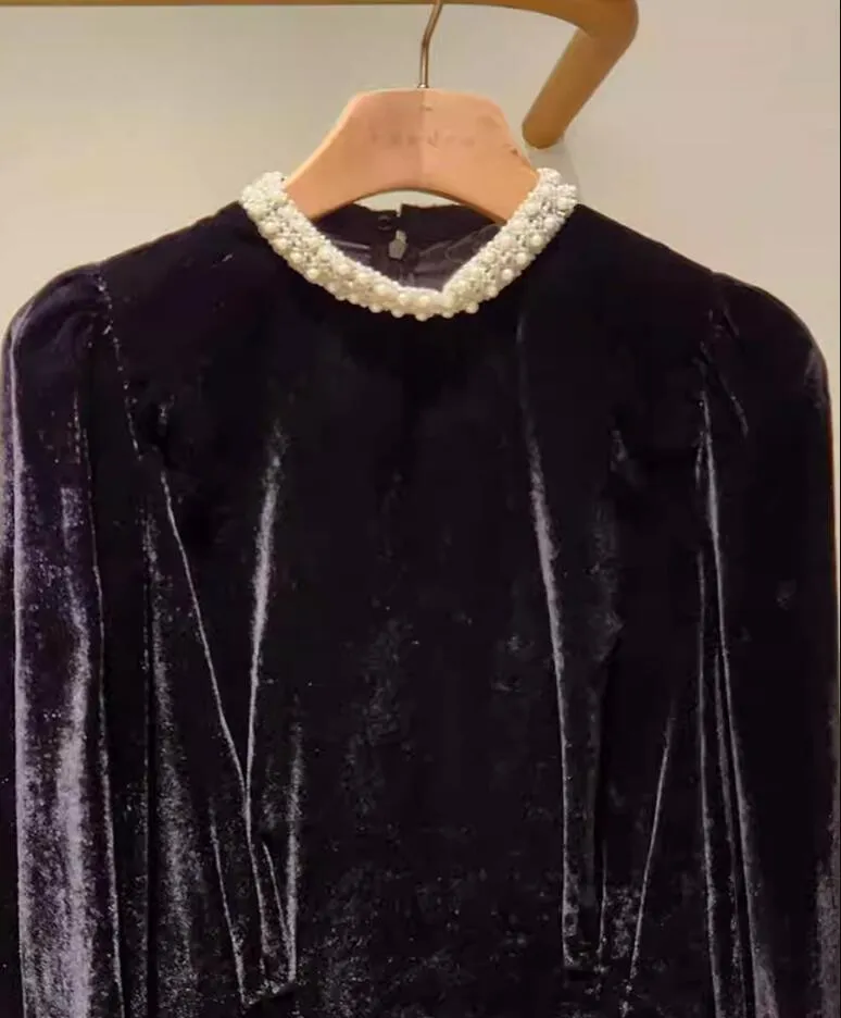 2024早春に新しいサン *ドロベルベットビーズドレスコントラスト色の長袖とウエストラップ、エレガントな小さな黒いドレス