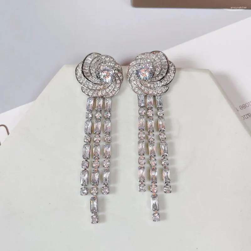 Pendientes colgantes Geometría de lujo Estereoscópica Flor Borla Pendiente para boda Fiesta de compromiso Vestir Joyería de circonia cúbica Mujeres A0254