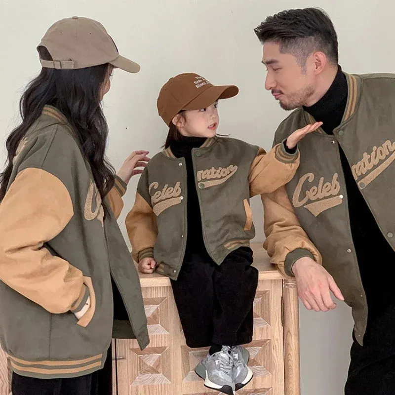 Fashion Family Winter Warm Grust Bomber Kurtka matka córka pasująca do baseballowego płaszcza Koreańskiego ojca i syna ubrania Tops 231220