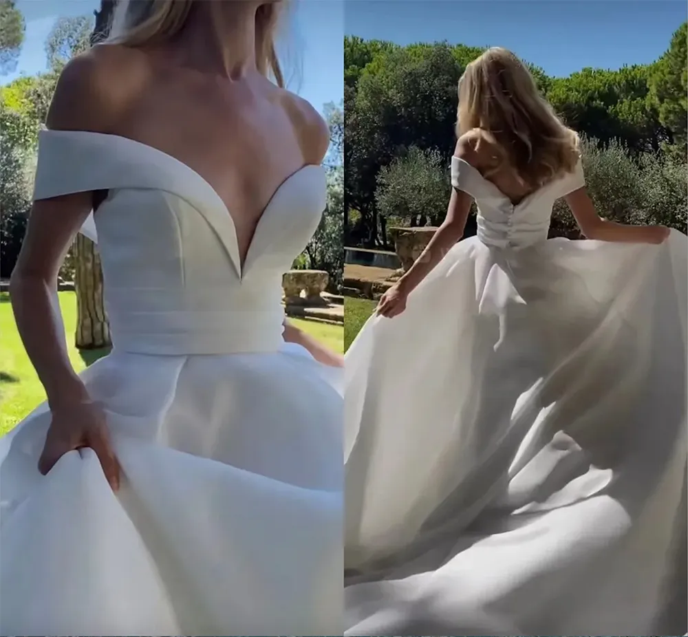 Abiti da sposa sexy con spalle scoperte A Line Boho Garden Semplice raso bianco Seconda ricezione Abiti da sposa Bottoni Indietro Corte dei treni Sposa Abiti da sposa