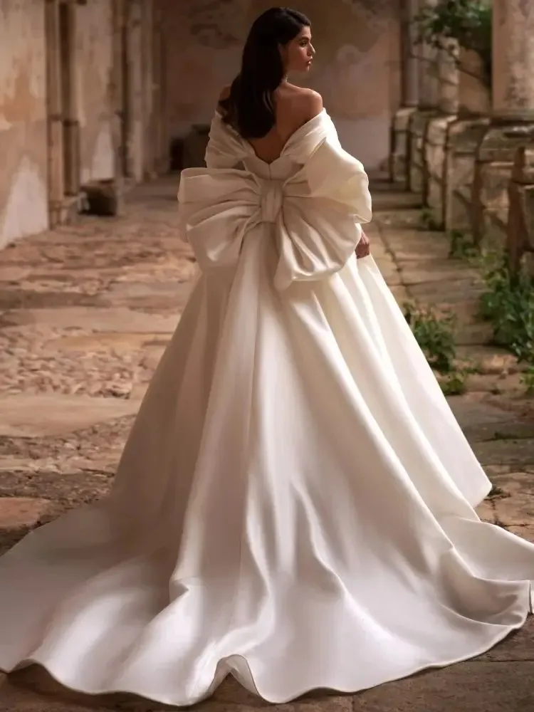 Ethereal Satin Wedding Dress Classic A-Line Strapless Bow-Embellished Bridal Gown DP7205
