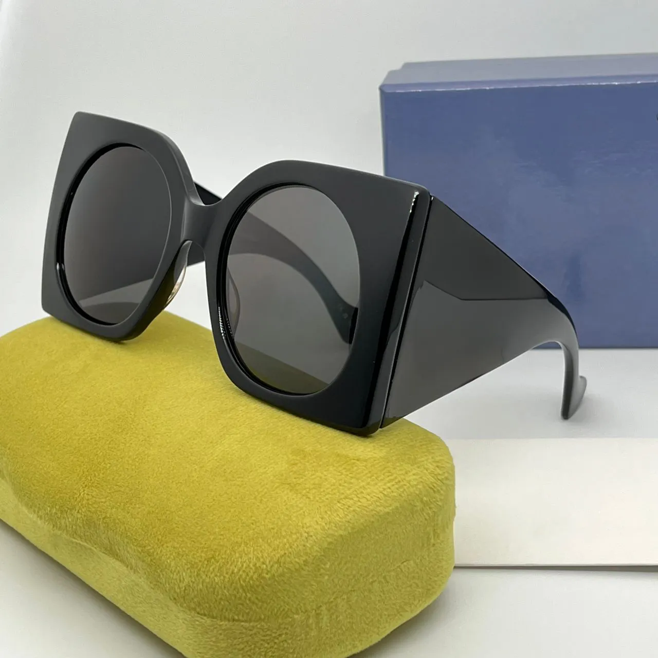 Kvinnors designer solglasögon för kvinnor 1254S anti-uultraviolet svart platta full ram fashionabla glasögon en perfekt blandning av modern och klassisk design med ruta 1254