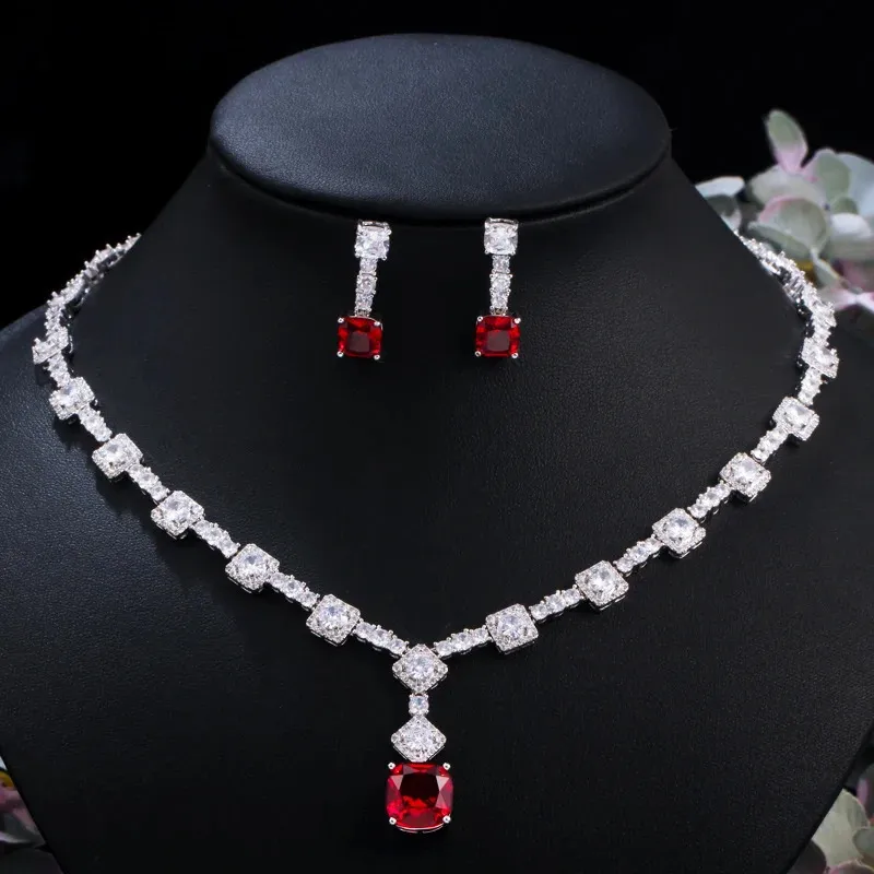 CWWZircons Chic Round en Square Cut Red Cubic Zirconia Women Wedding Party Sieraden Set Elegante ketting oorbel voor bruiden T454 231221