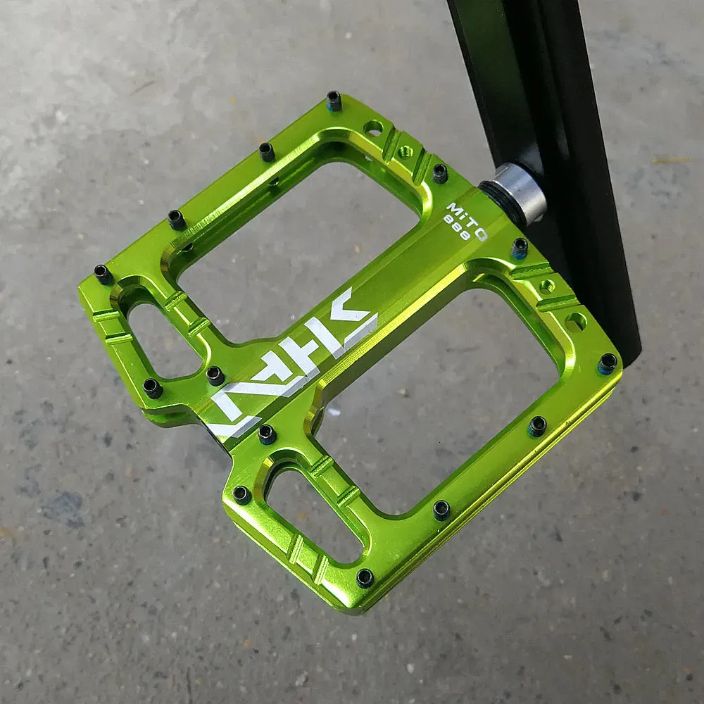 Lightest accommodant platform pedals