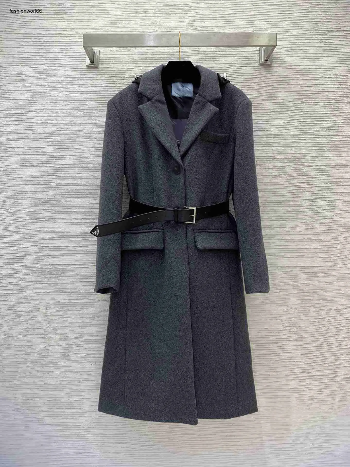 Designer Designer Over -Coat Long Maniche Giacca che gira la vita di moda sopra il ginocchio di lana di alta qualità Il cappello è staccabile il 21 dicembre FW