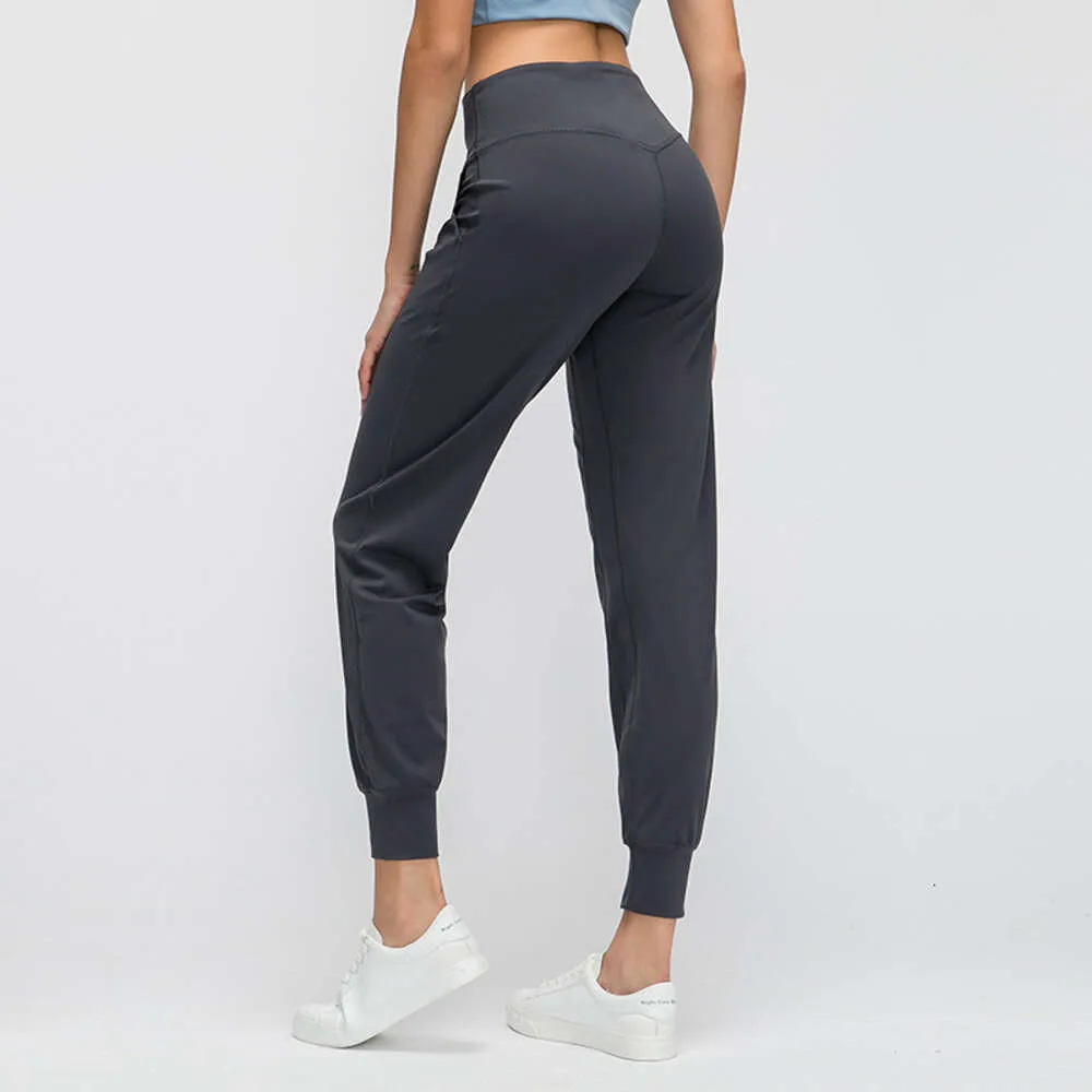 L-88 Yoga Pants Leggings Kvinnor Fitness Träning Naken Sidan Pocket Peach Hip Tights JOGGERS SEXY SVART OCH FÄRGER Underbyxor