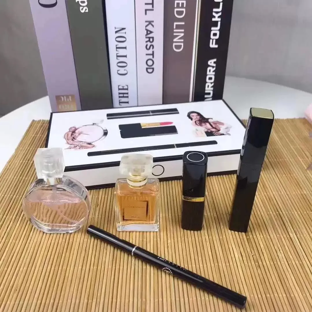 Ställer in High End Brand Makeup Set 15ml Parfym Lipsticks Eyeliner Mascara 5st med Box Lips Cosmetics Kit For Women Gift Snabb Deliv