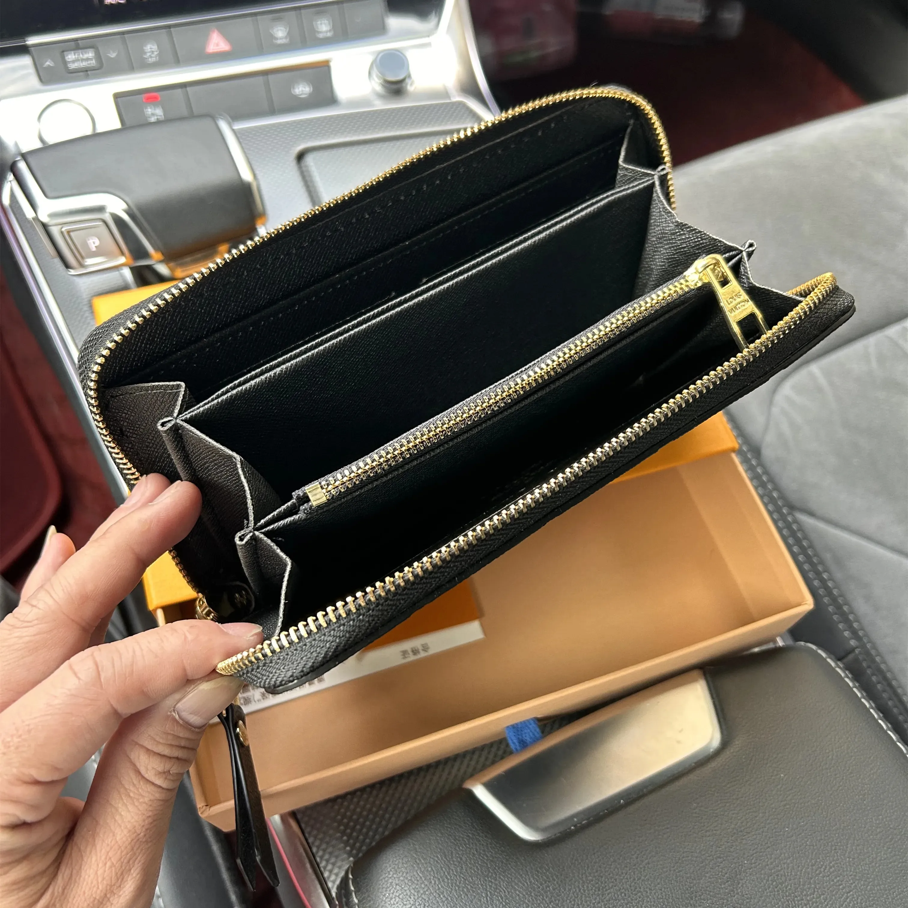 Iconic Textured Designer Zippy Lt Wallet High Quality Soft