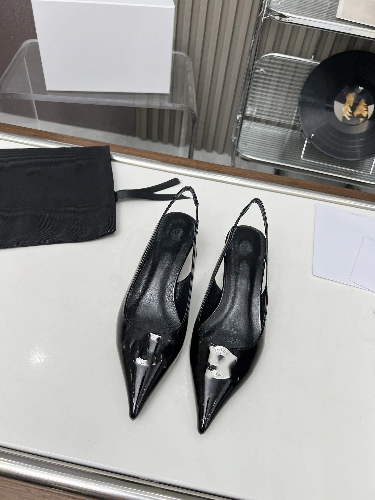 Sandalskor spänne slingback slip på spetsiga tå mitten av höga klackar stilett patent matt läder mary jane ballet