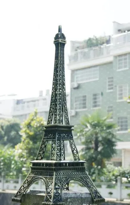 Artiklar 72 cm (28.3inch) Tall Vintage 3D Paris Eiffel Tower Metal Model Bronze Color Craft for Shooting Prop Home Wedding Table Decoration S