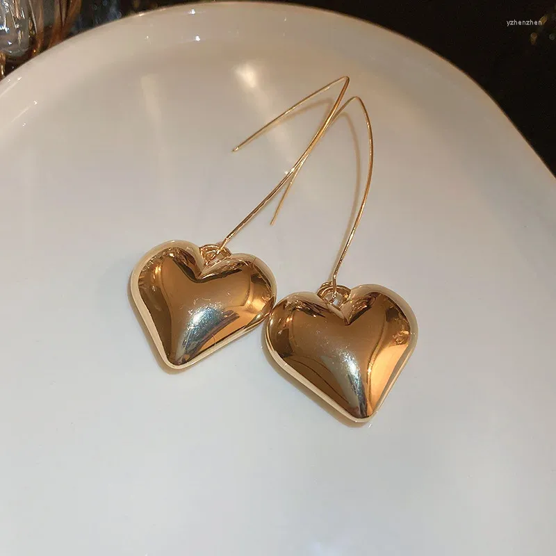 Orecchini per borchie personalizzate Metal Love Heart Heart Hook Long Hook Temperamento di nicchia semplice geometrico per le donne