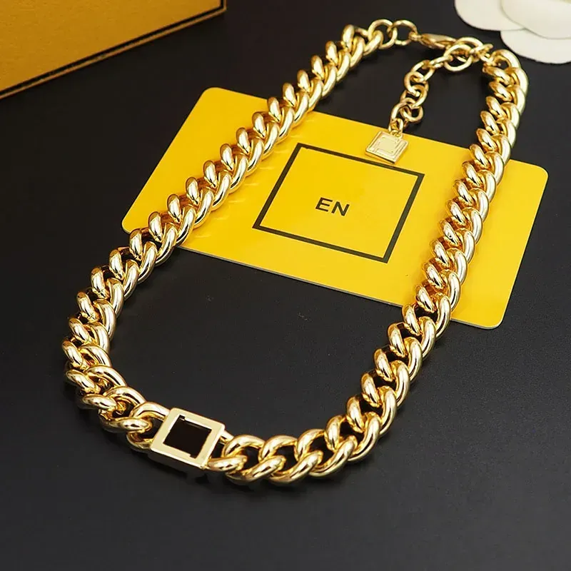 Designer Men Charm Bracelet Pendant Colliers Gold Bijoux Set Femmes Collier de luxe Bracelets à chaîne épais