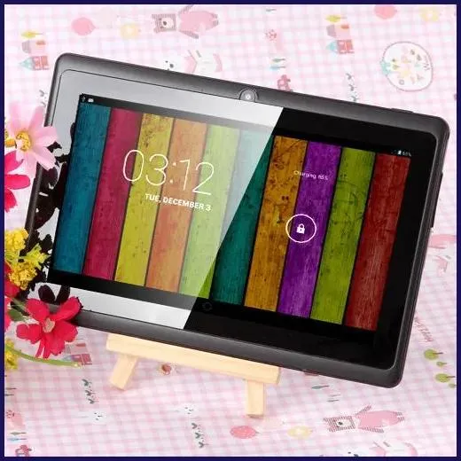 PC 7 pulgadas A33 Quad Core Tablet PC Q8 Allwinner Android 4.4 KitKat Capacitiva 1.5GHz 512MB RAM 8GB ROM WIFI Cámara dual Linterna Q88