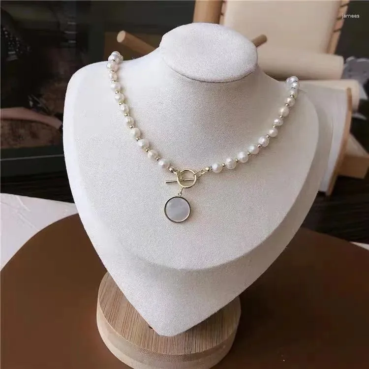 Colliers pendants Collier de perle dames conception de chaîne de chaîne de chaîne de clavicule 2023 Sentillement de haut niveau doux