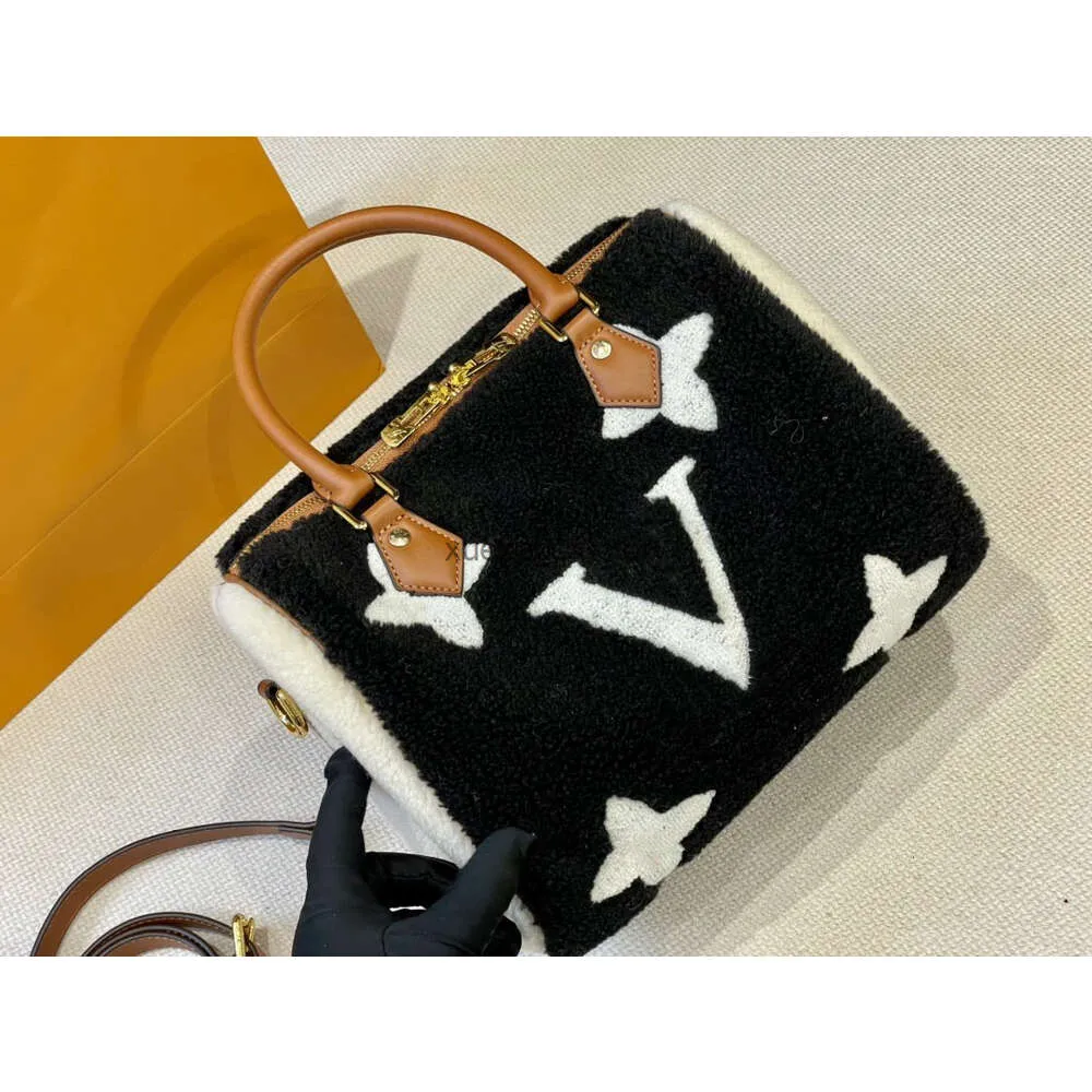 Speedy Totes Lamm Haar Kissenbeutel Frauen Handtasche Geldbörse Modebetzer Furry Star Runde Druck Winter Teddy Bag Gold Hardware Reißverschluss Verschluss Innenräume Reißverschluss Tasche v ab ab