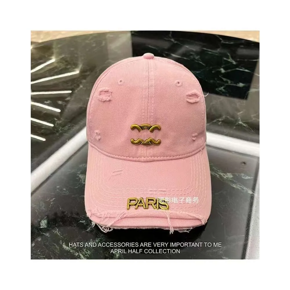 Designer Celina Cappello Cappuccio coreano rotto rotto cappello da baseball bordo bordo faccia da donna che mostra la lettera di cappello metallica del cappello di metallo morbido per la lingua delle anatre, cappello instagram Trendy