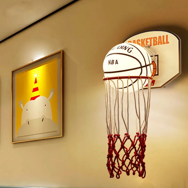 Kinderen muurlicht basketbal led wandlamp creatief moderne lamp boy's slaapkamer bedkap lamp Studie kamer ijzer/glazen wandlampen 231221