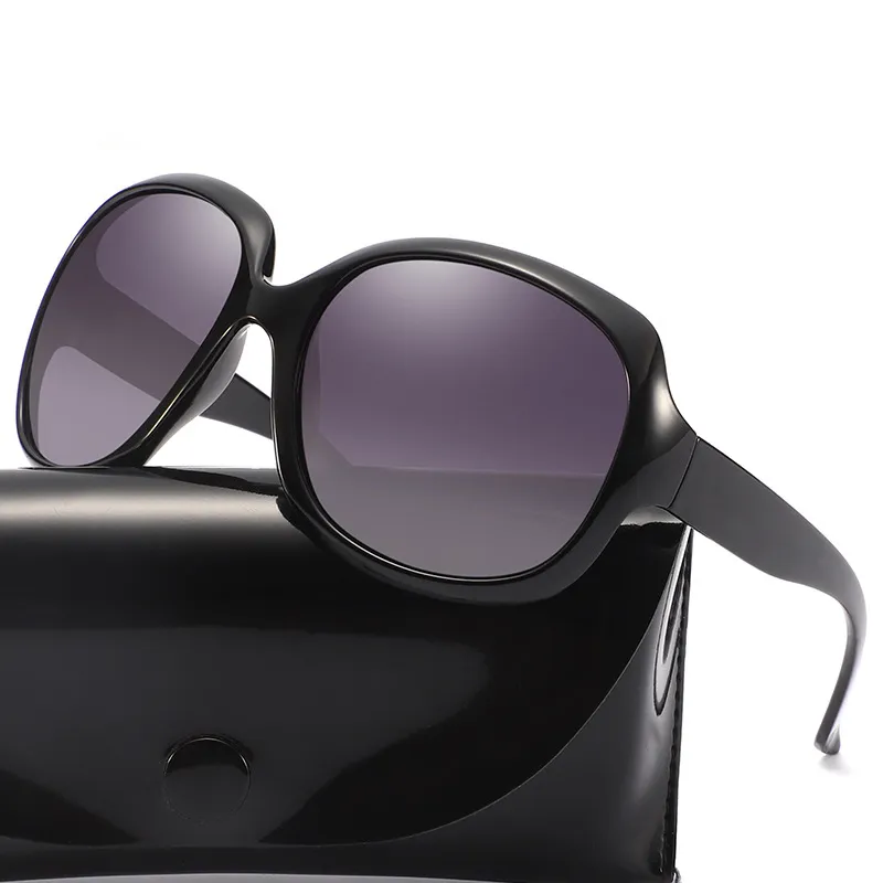女性のメガネ用のデザイナーサングラスフレームラグジュアリーサングラスファッション女性フルフレームUV400樹脂レンズ偏光極性ゴーバルミラー