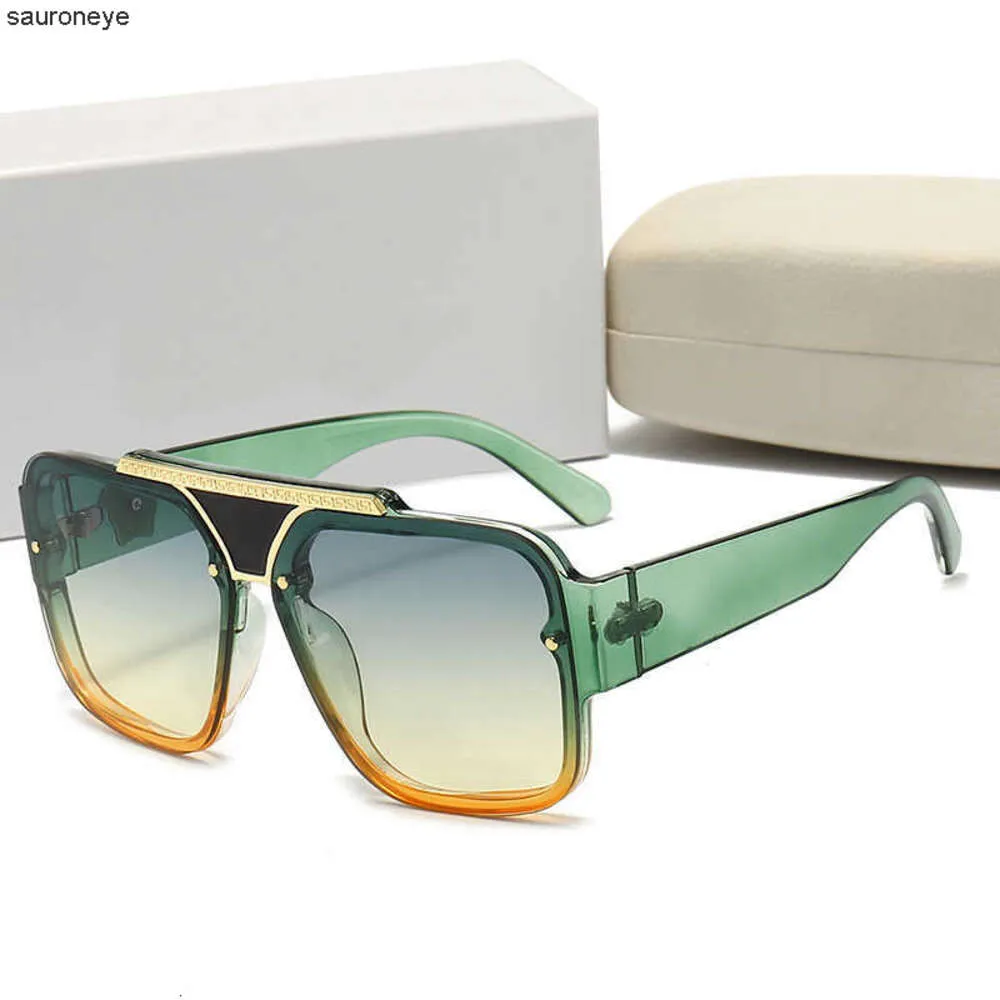 2022 Moda Lüksler Toptan Tasarımcılar Kadın 8687 Tasarımcı Güneş Gözlüğü Erkekler Marka Marka Güneş Glasses Plaj Goggles Kadın Gözlükleri