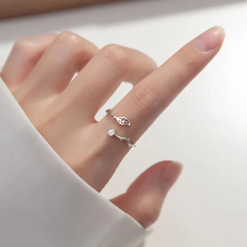 Clusterringen S925 Sterling zilveren ring enkele boor wijnstok holle bladeren eenvoudige zoete handornamenten voor vrouwen kerstcadeau