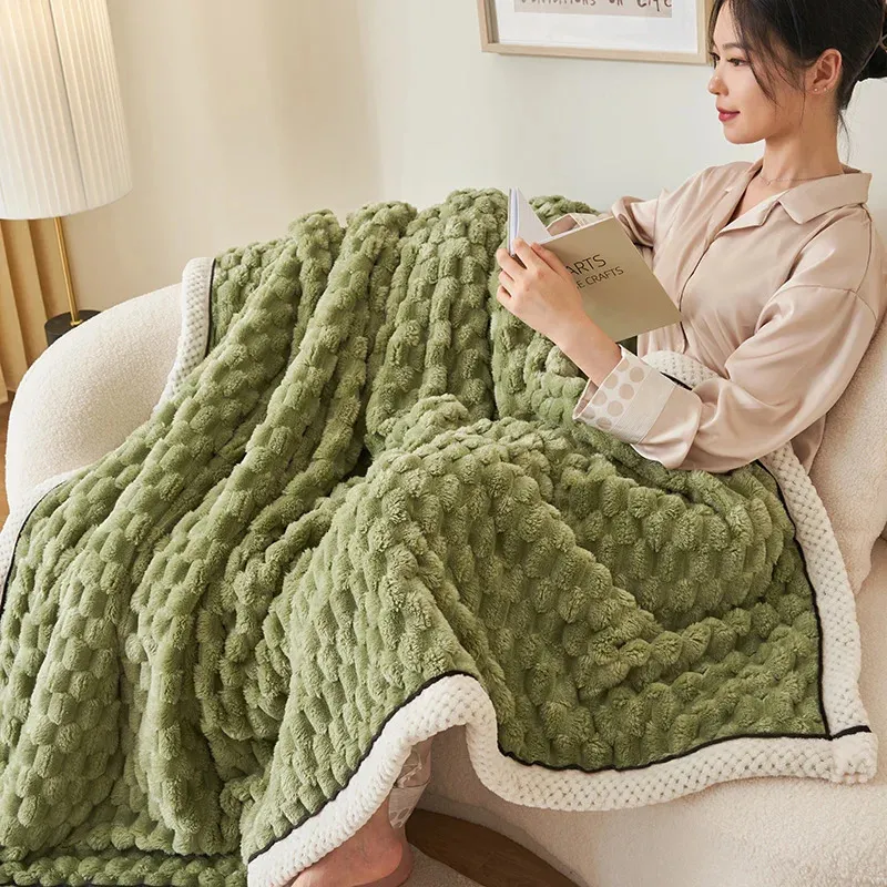 Velvet Microfiber Blanket Autumn Winter Warm Sleeping Blanket Soft Sofa Throw Blankets Solid Colors Coral Fleece Fabric Quilt 231221