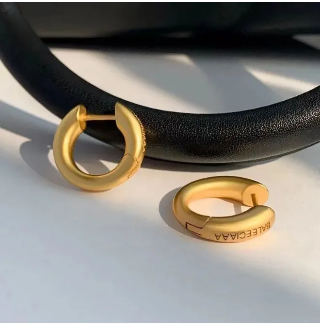 Orecchini di design Stud 24K satinato spazzolato B Lettera color oro con scatola Stud per donna Uomo Hoop Stud Gioielli per matrimoni