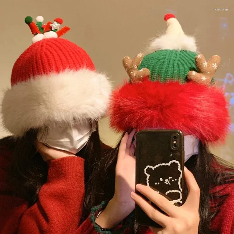 베레모는 크리스마스 분위기 귀여운 재미있는 봉제 니트 여성 모자 가을과 겨울 따뜻한 두꺼운 귀 보호기 비니 캡
