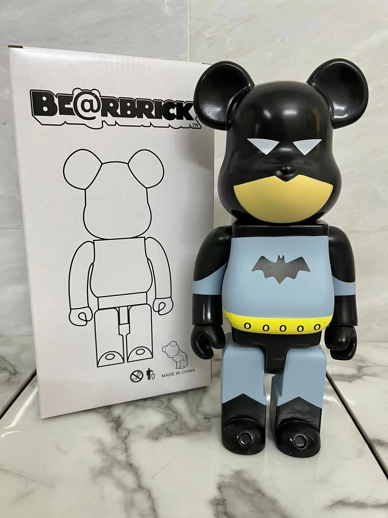 NOUVEAU 400% Bearbrick Action Toy Figures Bear Brick Cosplay Super Hero Cartoon Batman PVC Action Figure dans la boîte de vente au détail