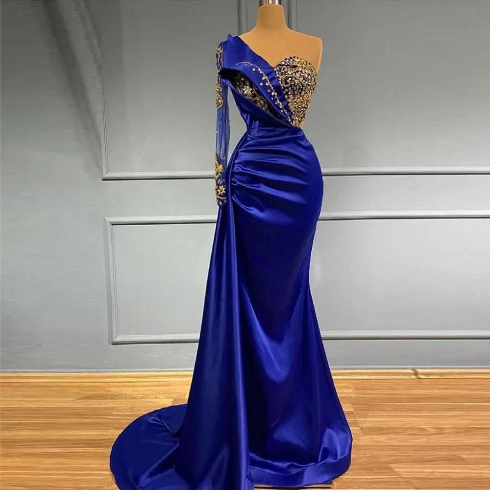 Vestidos de noite azul royal elegantes sexy uma manga de ombro sereia plissada de contas espumantes de cetim de cetim manto de bandeira de bandeira