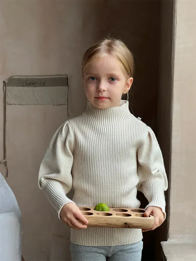 セーターの子供服パフスリーブウール糸アンダーシャツ女の子半分高いカラーレトロストライププリーツシンプル231221