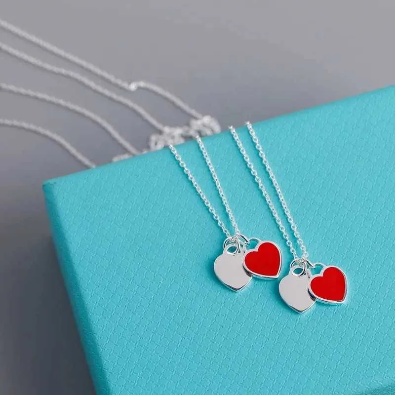 2024 Designer New Hot Selling rostfritt stål T Hem Dual Color Romantic Love Double Heart Emamel Multi Halsband