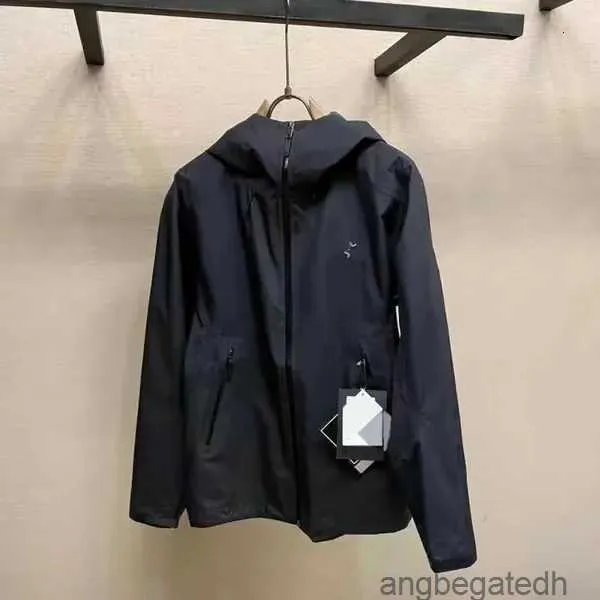 2023 Arc Jacket Mens Designer Hoodie Tech Tech Nylon Imperproof Zipper Vestes de haute qualité Lightweight Coat Outdoor Sports Men Mounds 0186L9