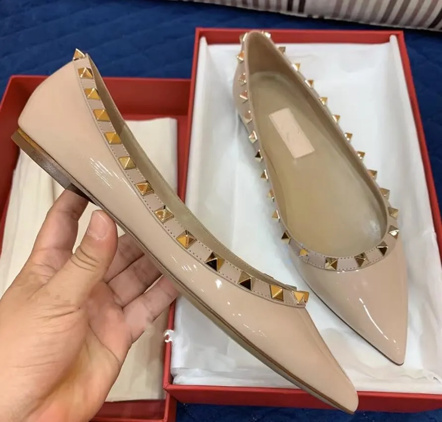 2024Brand Designer Womens Formal Shoes Rivet Sandals Sexy Pointed Toe Rivets Designer Nude Fashion Wedding Rivets Womens Flat Shoes Large Size