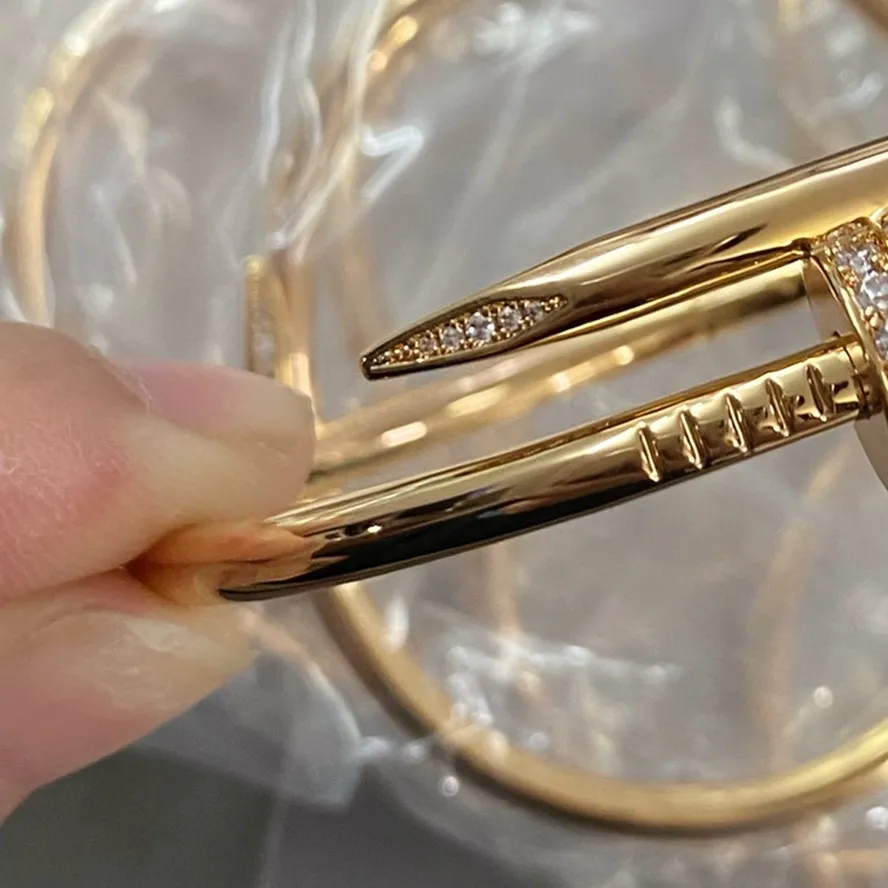 Per un braccialetto per unghie Diamond Women Counter qualità Spessore standard Gold Bracciale regalo premium da 18 K con scatola 927649