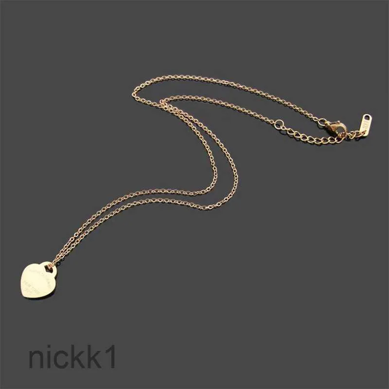 Collier Classic 18K Pendant Fashion Charms Men Femmes Coeur Heart High Quality Inoxydless Steel Designer Jewelry 3213