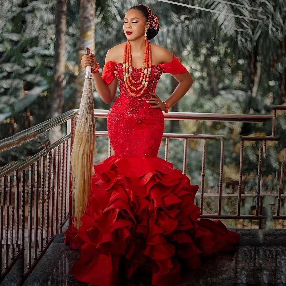 Robes de soirée de sirène de luxe à volants sur les cristaux d'épaule perlée longue robe d'occasion formelle pour les femmes 2024 robes de soirée de célébrité rouge