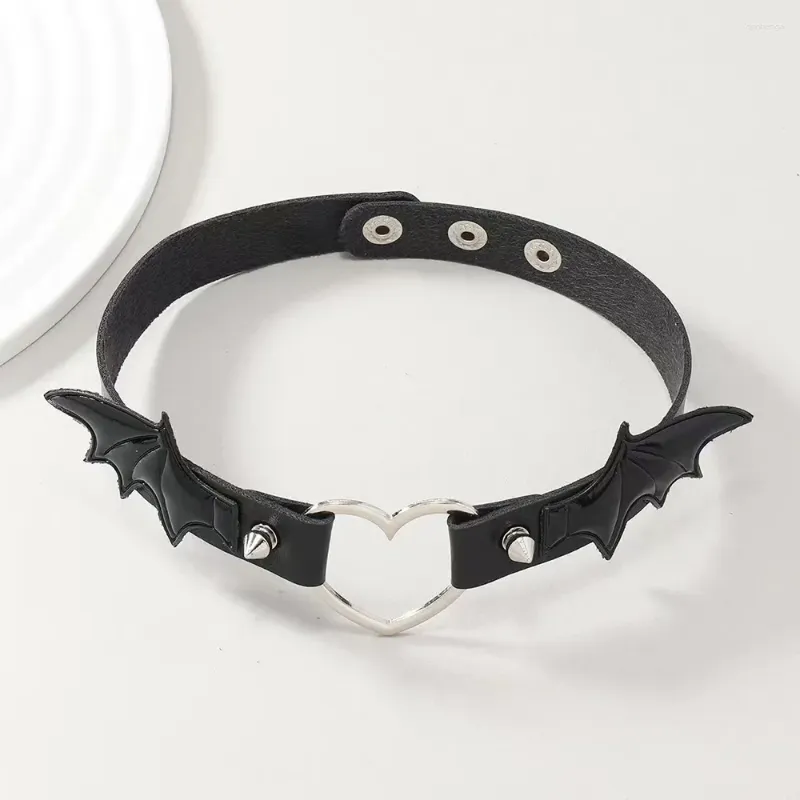 Collana girocollo in pelle gotica con pipistrello, collare con rivetto, personalità di vampiro di Halloween, collana per amanti di Natale