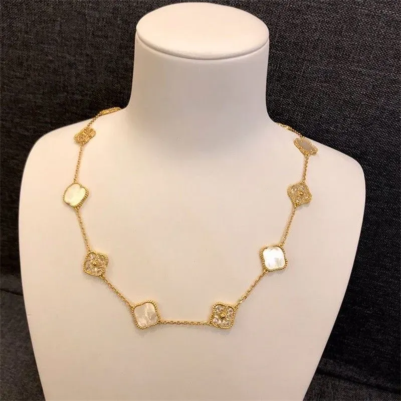 2024 Designer Motiv Clover Halsband Diamond Halsband Lyxiga smycken för kvinnor Guld Silverpläterat Shell 4/Four Leaf Clover Necklace Fashion Jewelry Christmas Gif