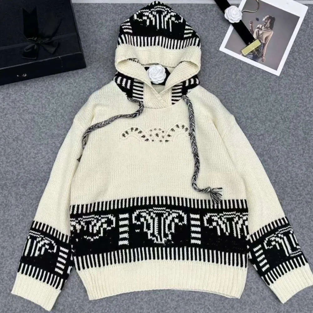 23SS HOLKIE Mujeres Sweater Womens Fashion Autumn Fashion Black White Supling Patrón de bordado Sweaters con capucha