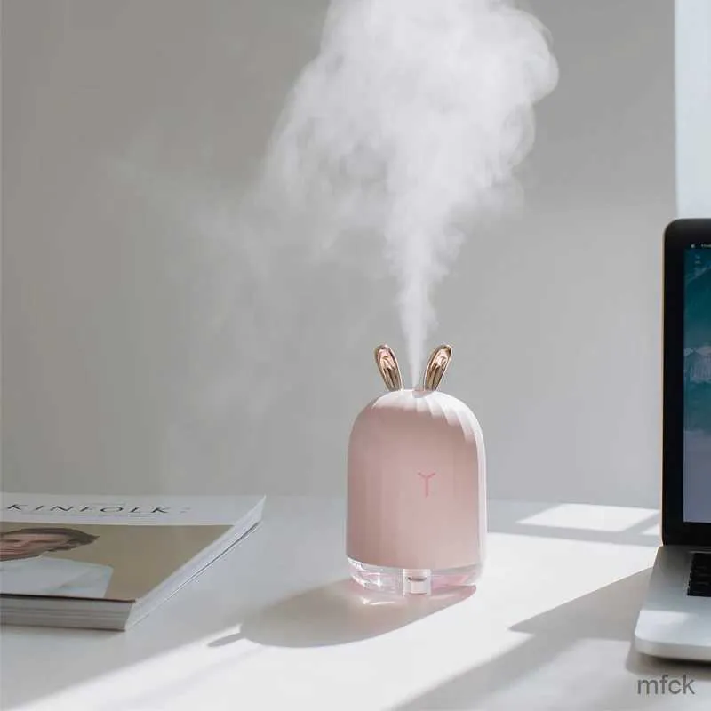 Humidificateurs Diffuseur d'huile essentielle d'arome d'humidificateur d'air ultrasonique de 220ML pour le fabricant de brume de brumisateur d'usb de voiture de bureau à la maison avec la lampe de nuit de LED