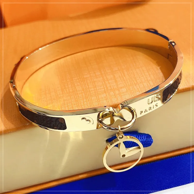 Mode plaqué or bracelet bracelet designer marque lettre bracelets pour femmes hommes en acier inoxydable accessoires de tous les jours fête de mariage bijoux cadeaux