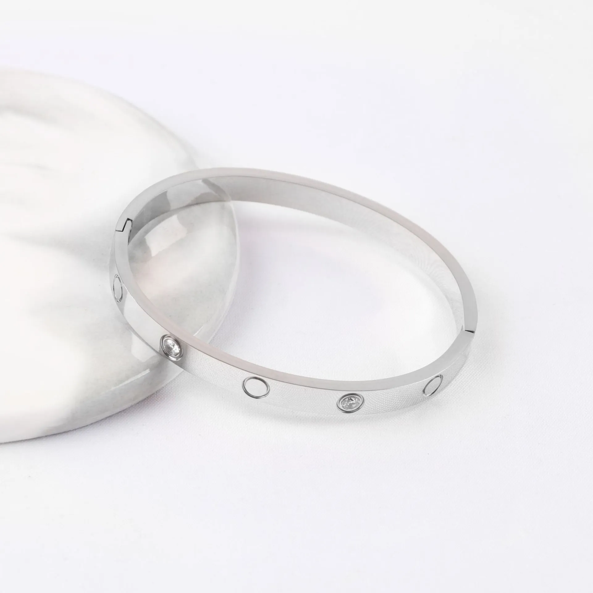 bracelet de luxe bracelet femme concepteur de luxe à vis de luxe bijoux de bijoux de titane celtique en acier en or ne jamais déchaîner des cadeaux non allergiques taille 6 mm unisexe