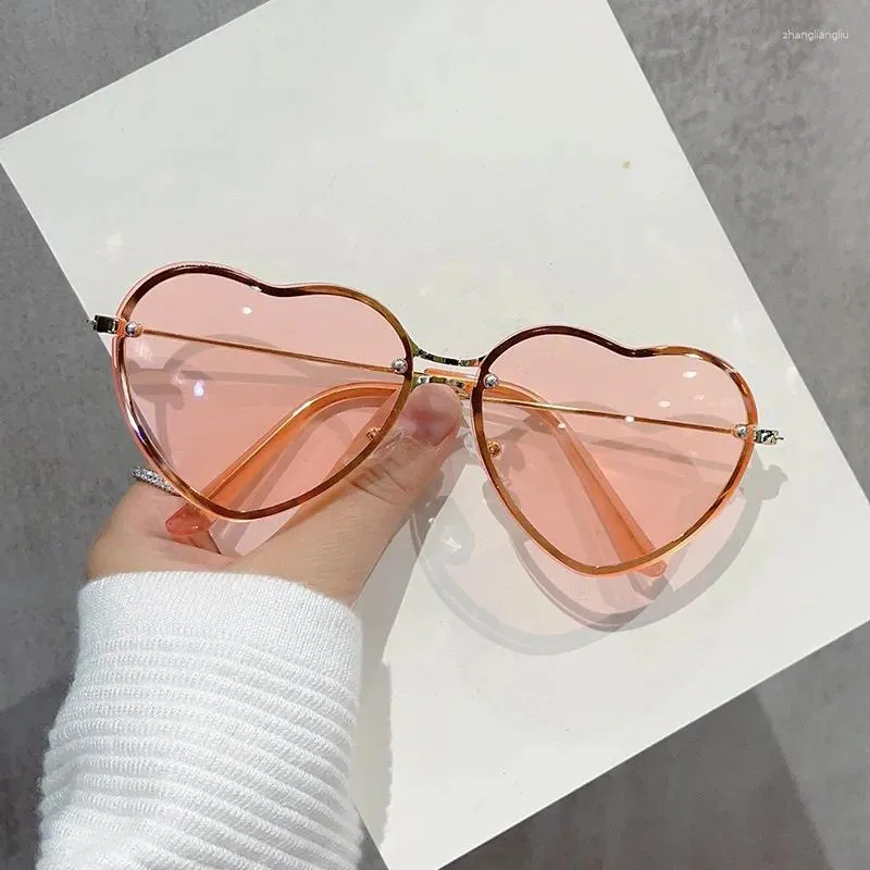 Sonnenbrille Liebe Herz Form Frauen Sonnenbrillen Korean Mode Randless Metal Bein Outdoor Colon Color für Frauen