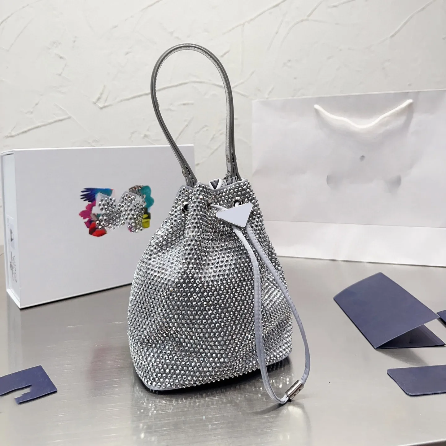 2024 Nouveau sac seau élégant couleur unie cristal diamant épaule sac à bandoulière femme sac messager dame petits sacs à main sacs fourre-tout pour femmes sacs à bandoulière