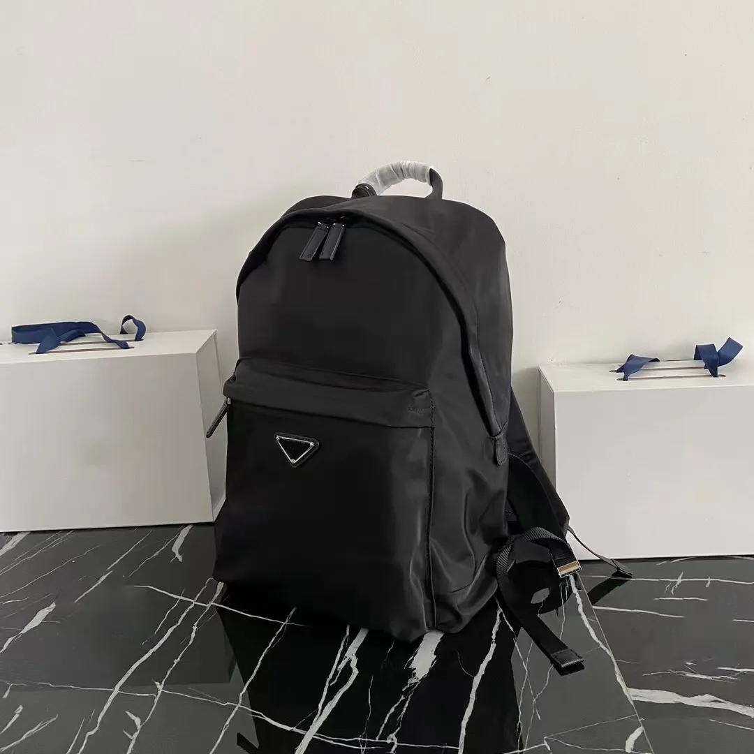 Sac à bagages de créateurs célèbres, sac de voyage, Black Classic et à la mode nouveau sac à dos de grande capacité, sac à dos étanche et résistant à l'usage universel pour hommes et femmes