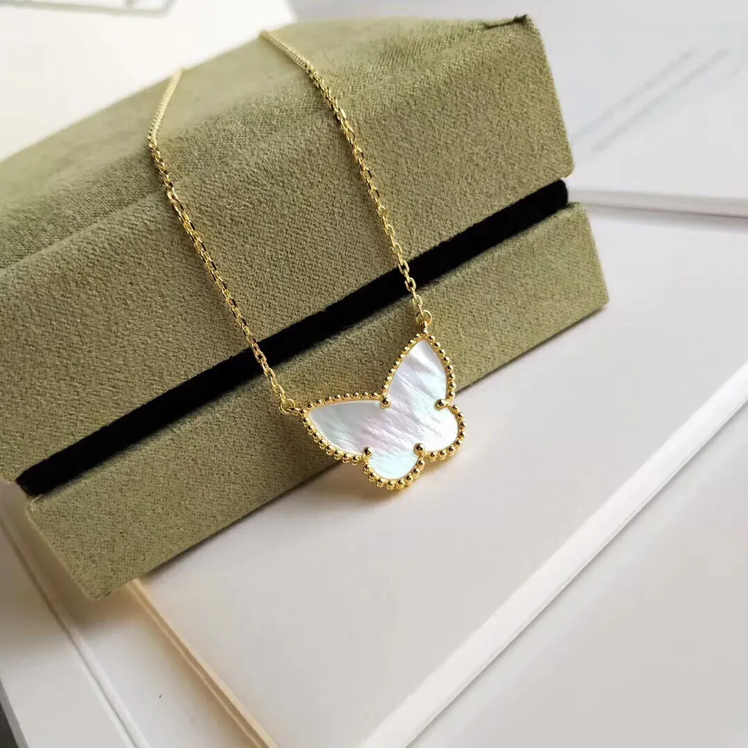 Projektant Vintage Lucky Wisiant Naszyjnik Żółty złoto White Mother of Pearl Butterfly Charm krótki łańcuch Choker dla kobiet biżuteria